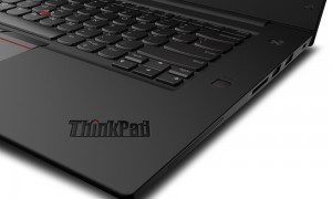 Lenovo ThinkPad P1 został poddany przez producenta nawet najbardziej wymagającym testom, by wyróżniać się na tynku nie tylko i wyłącznie wydajnością, ale również wytrzymałością